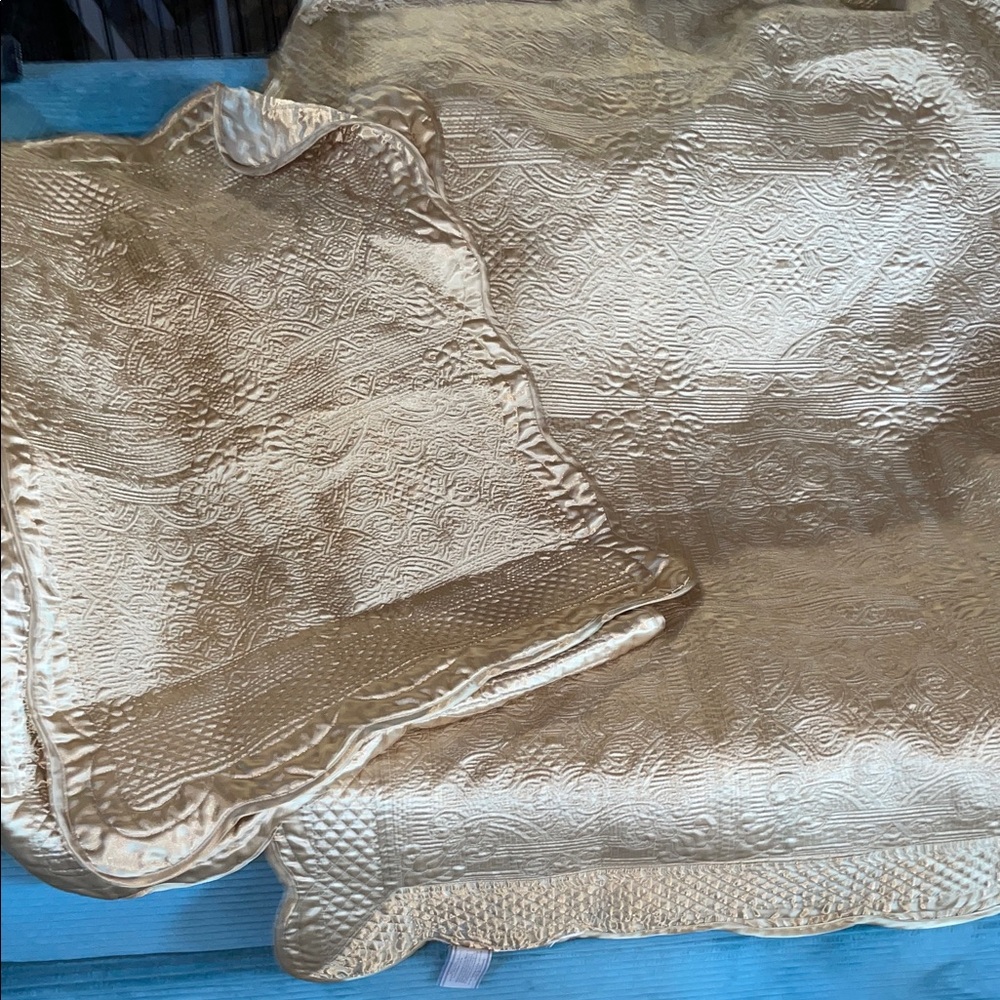 Luxe Versailles queen size (88” x 88”) gold satin quilted comforter w/two shams